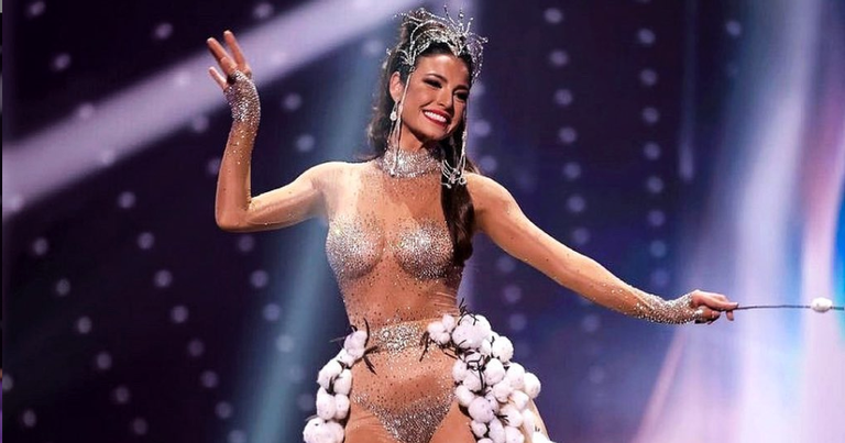 A Miss Brasil 2020, Julia Gama, no palco do Miss Universo 2021 - Reprodução/Instagram