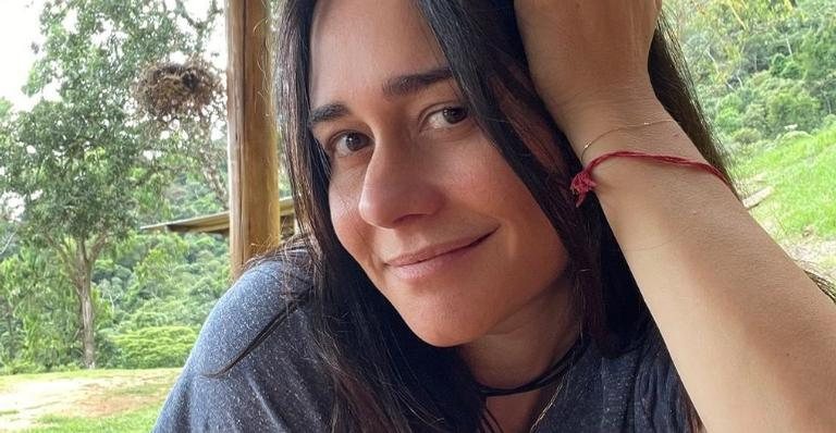 Alessandra Negrini ostenta beleza natural enquanto toma Sol - Reprodução/Instagram