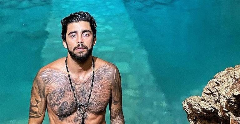 Pedro Scooby surge surfando e arranca elogios na web - Reprodução/Instagram