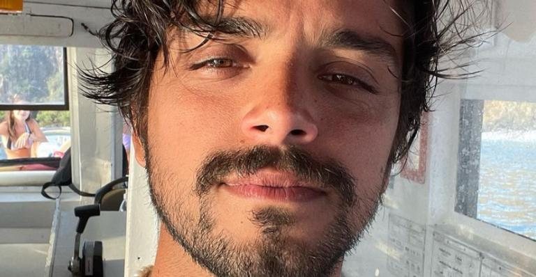 Rodrigo Simas relembra registro divertido em cama de hotel com amigos e Agatha Moreira - Reprodução/Instagram