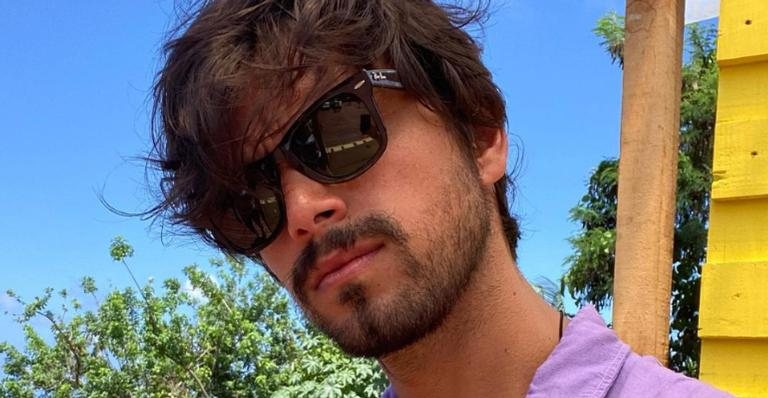 Rodrigo Simas aparece pelado em clique noturno e surpreende fãs - Reprodução/Instagram