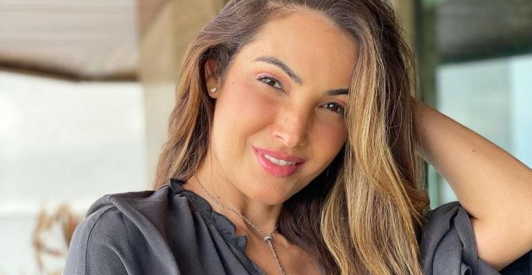 Patrícia Poeta ousa na elegância ao posar com vestido preto - Foto/Instagram