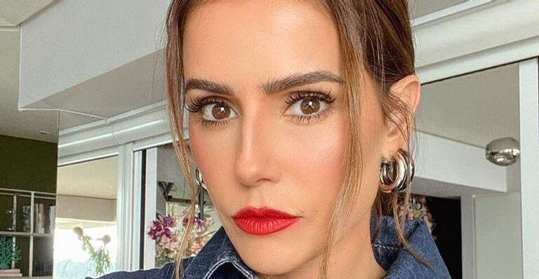 Deborah Secco posa usando camisa do marido, Hugo Moura - Foto/Instagram