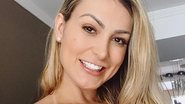 Andressa Urach chama atenção da web após clique do filho - Reprodução/Instagram