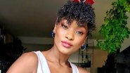 Erika Januza esbanja beleza ao surgir com look branco - Reprodução/Instagram