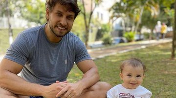 Elieser Ambrósio coloca o filho para se movimentar ao realizar brincadeira divertidíssima - Reprodução/Instagram