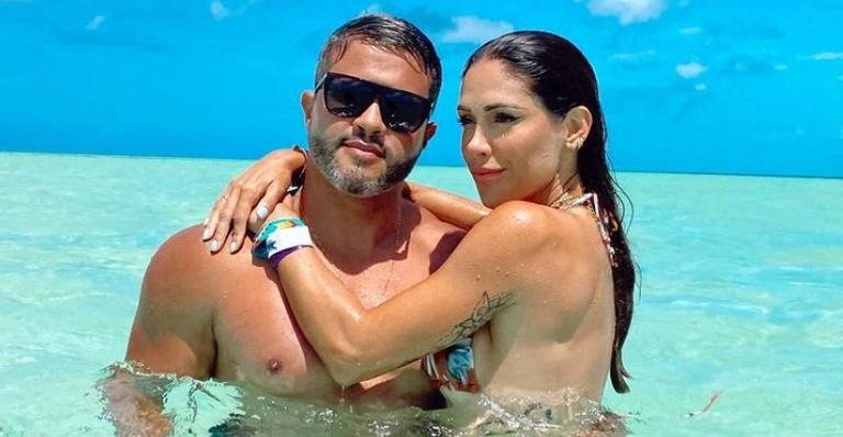 Bella Falconi e o marido exibem boa forma em foto romântica - Reprodução/Instagram