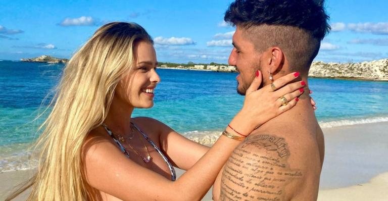 Yasmin Brunet publica clique natural com Gabriel Medina - Reprodução/Instagram