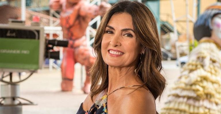 Fátima Bernardes aposta em vestido preto com detalhes para o Encontro - Foto/Instagram