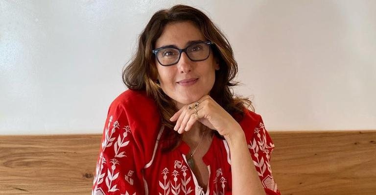 Paola Carosella recebe a 1ª dose da vacina contra Covid-19 - Reprodução/Instagram