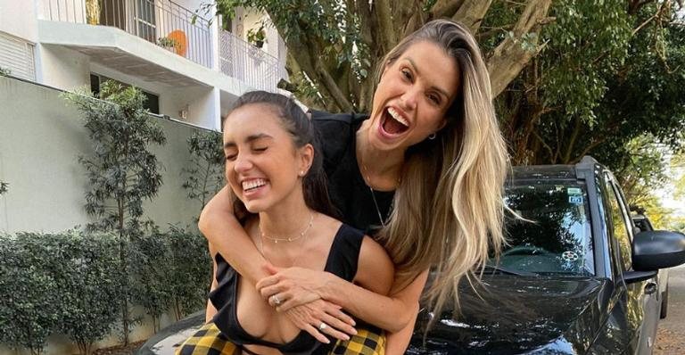 Flávia Viana surge coladinha com a filha, Sabrina - Reprodução/Instagram