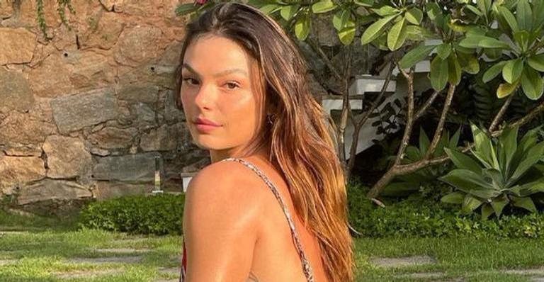 Isis Valverde dá show de beleza em sequência de cliques - Foto/Instagram