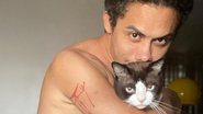 Silvero Pereira passa dia agarradinho ao seu gato - Reprodução/Instagram