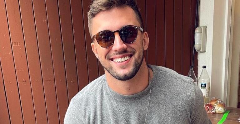 Arthur Picoli retorna à Conduru e é recebido pelos cachorros - Reprodução/Instagram