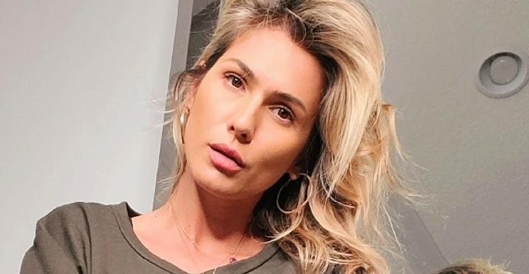 Lívia Andrade se exibe com body transparente e cavado - Reprodução/Instagram