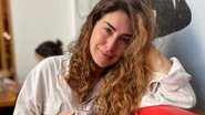 Fernanda Paes Leme aproveita luz natural para fazer pequena sessão de fotos na sala de sua casa - Reprodução/Instagram