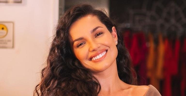 Juliette Freire rouba a cena ao posar com vestido preto - Foto/Instagram