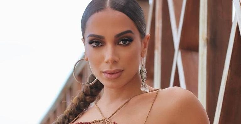 Anitta ostenta corpaço escultural com biquíni cavadíssimo - Reprodução/Instagram