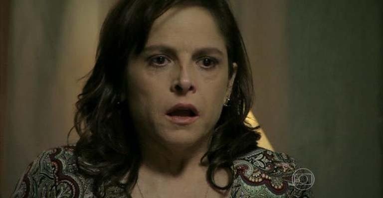 Cora se assusta ao ver nudez de personagem em 'Império' - Divulgação/TV Globo