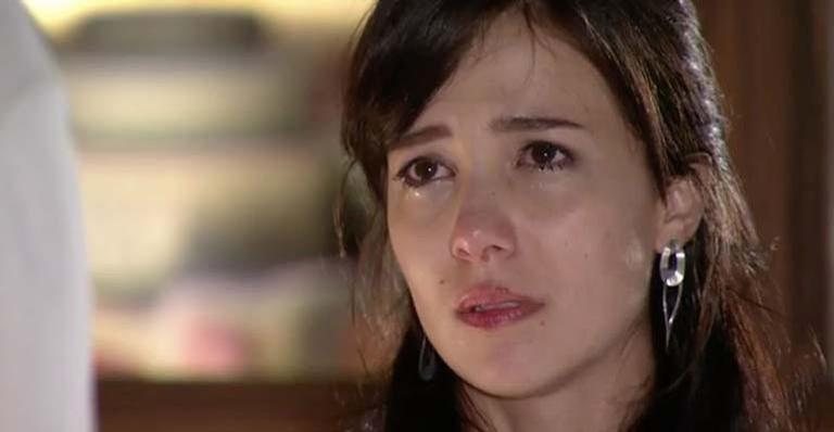 Manuela é internada para salvar a filha em 'A Vida da Gente' - Divulgação/TV Globo