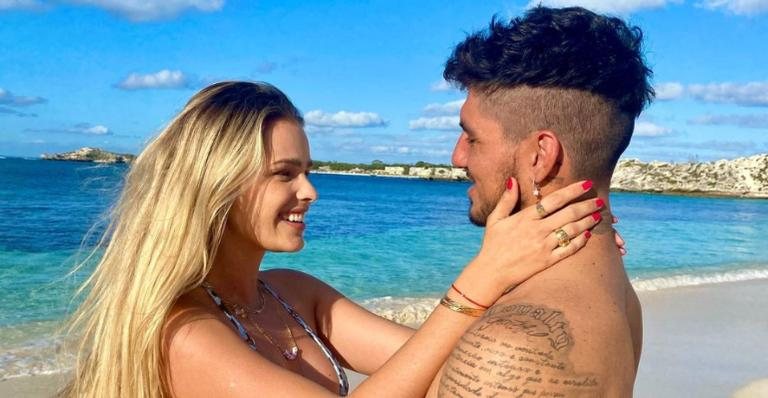 No dia em que Gabriel Medina faz sua grande estreia nas Olimpíadas de Tóquio, Yasmin Brunet utiliza as redes sociais para demonstrar apoio ao marido - Reprodução/Instagram