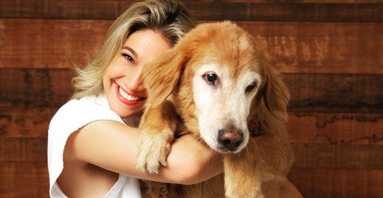 Fernanda Gentil recebe carinho de cachorra durante malhação - Reprodução/Instagram