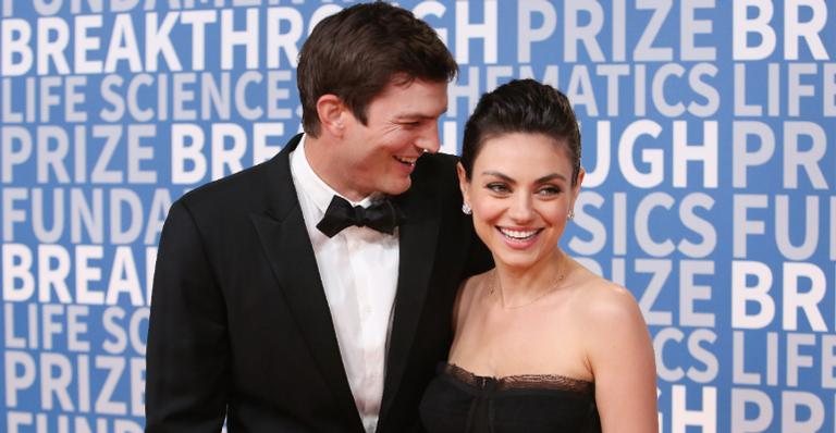 Ashton Kutcher e Mila Kunis não tomam banhos diários - Getty Images