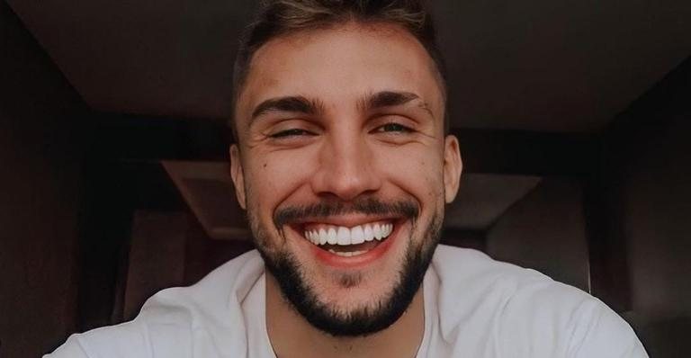 Arthur Picoli radicaliza no visual e aparece loiro nas redes - Reprodução/Instagram