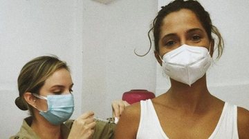 Camila Pitanga toma segunda dose da vacina contra a Covid-19 - Reprodução/Instagram