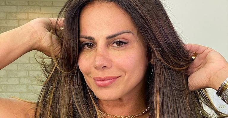 Viviane Araújo chama atenção ao ostentar abdômen trincado no Instagram - Divulgação/Instagram