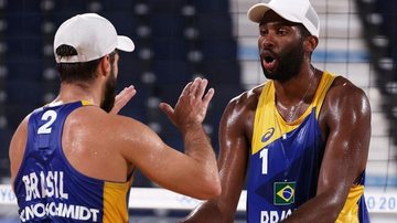 Evandro e Bruno Schmidt celebram classificação nos Jogos - Crédito: Sean M. Haffey/Getty Images