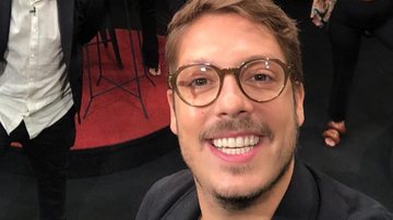 Fabio Porchat posa com as convidadas do seu programa - Reprodução/Instagram