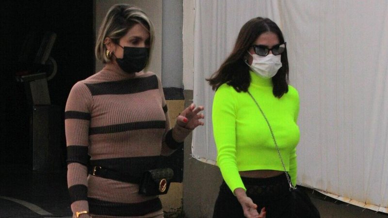 Flávia Alessandra e Deborah Secco almoçam juntas em shopping - Daniel Delmiro/AgNews