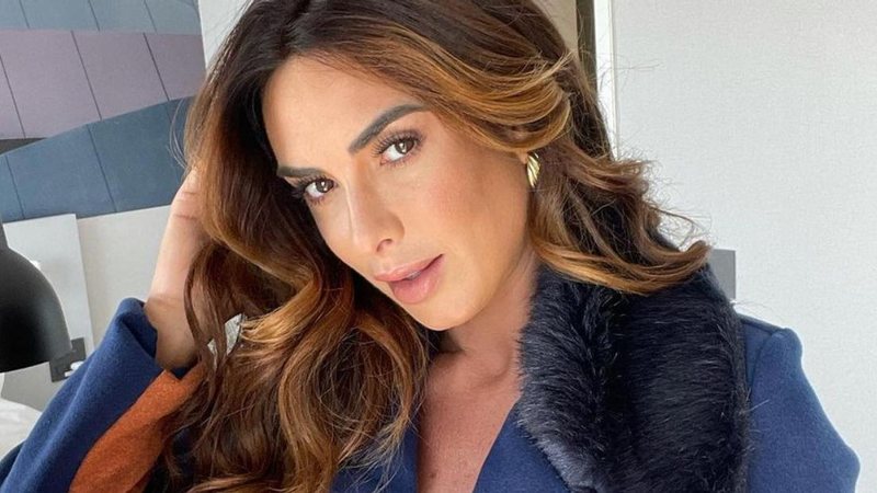 De botão e shortinho, Nicole Bahls mostra dança 'Zap Zum' - Reprodução/Instagram