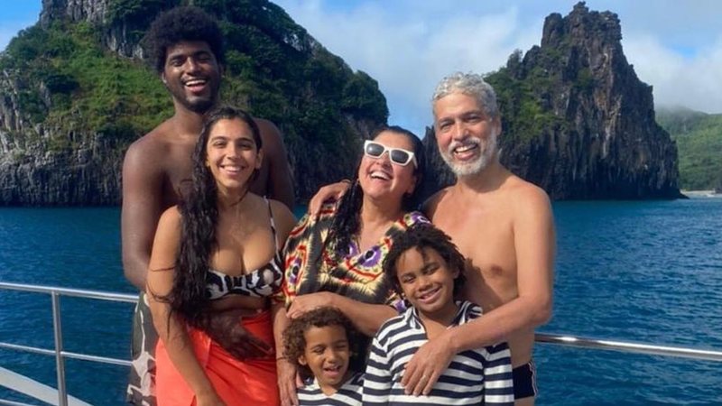 Regina Casé compartilha lindo clique da família em Noronha - Reprodução/Instagram