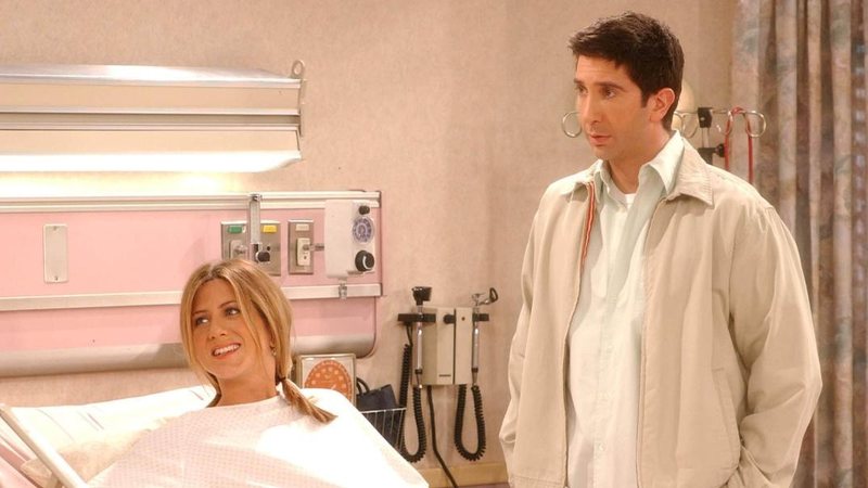 Jennifer Aniston e David Schwimmer estão namorando - Foto: Warner Bros. Television/Getty Images