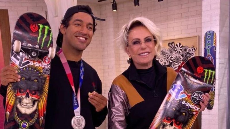 Ana Maria Braga posta fotos com Kelvin Hoefler no Mais Você - Reprodução/Instagram