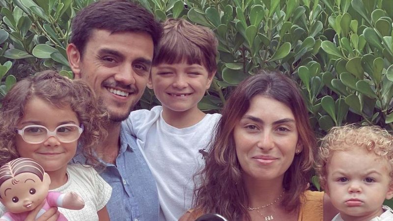 Mariana Uhlmann abre o rolo de câmera de seu celular para exibir os registros deixados por seus filhos, Joaquim, Maria e Vicente - Reprodução/Instagram