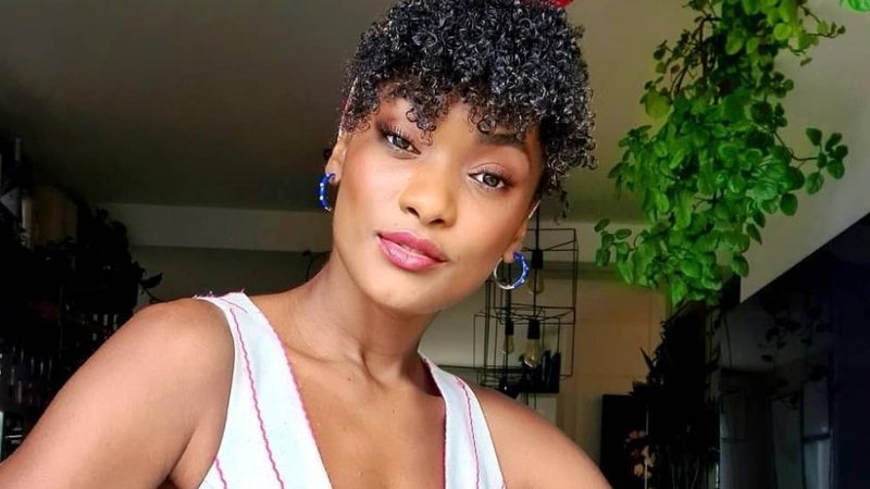 Erika Januza aparece caracterizada para Verdades Secretas 2 - Reprodução/Instagram