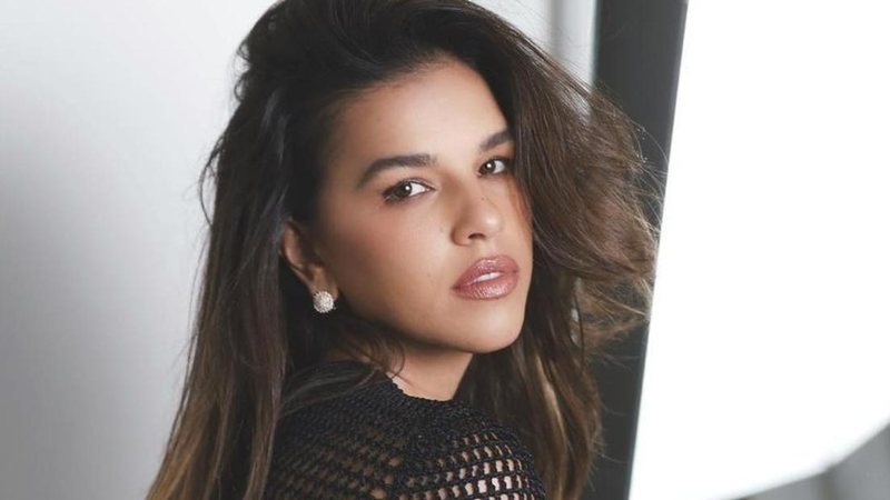 Mariana Rios deixa a jaqueta aberta e exibe shape impecável - Reprodução/Instagram