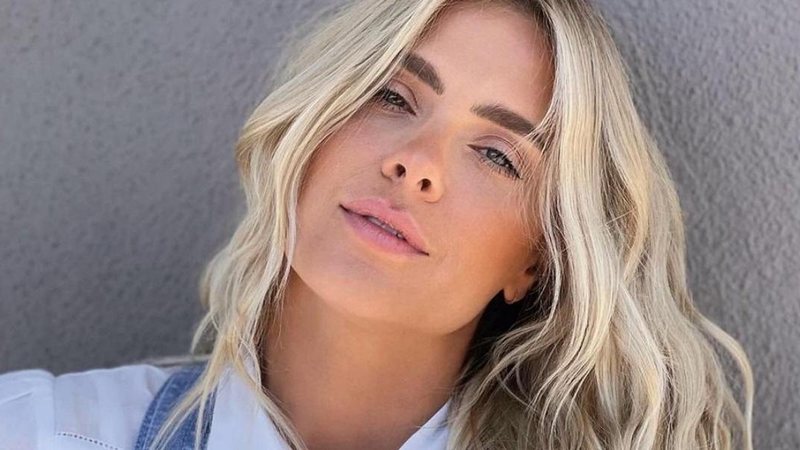 Carolina Dieckmann exibe madeixas naturais em clique - Foto/Instagram