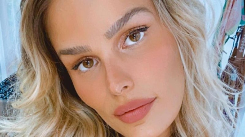 Yasmin Brunet empina o bumbum com biquíni fio dental - Reprodução/Instagram