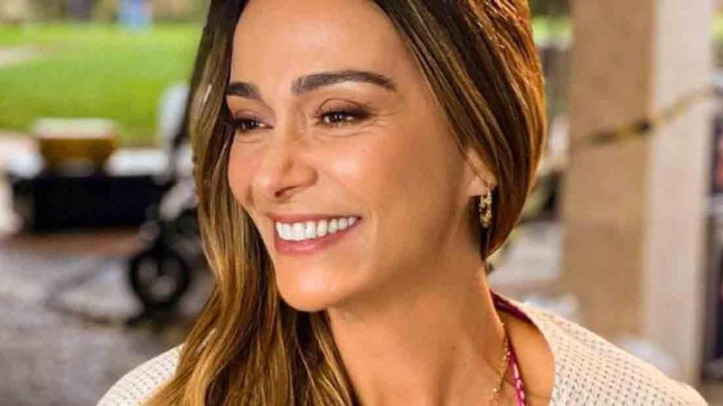 Atriz Mônica Martelli exibe beleza na web - Divulgação/Instagram