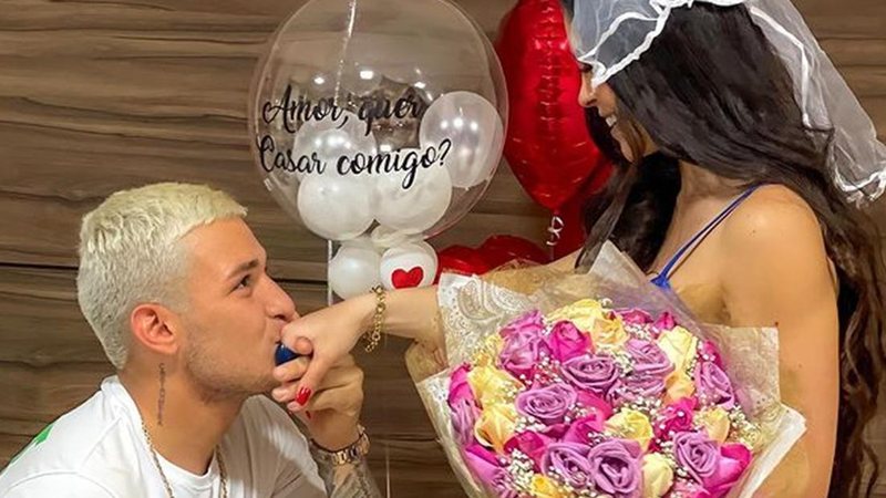 MC Gui pede a namorada, Beatriz Michelle, em casamento - Reprodução/Instagram