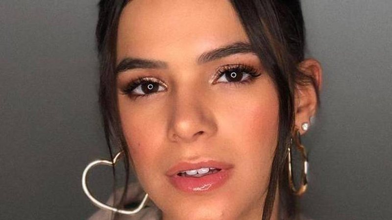 Bruna Marquezine tira parte do biquíni e seguidor faz pedido na web - Divulgação/Instagram