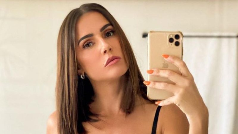 Deborah Secco chama atenção ao fazer topless - Reprodução/Instagram