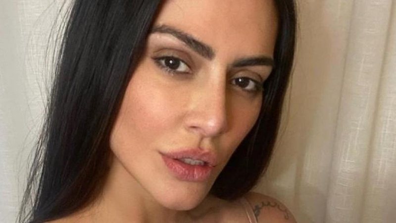 Cleo exibe clique provocante de biquíni e faz pedido aos fãs - Foto/Instagram