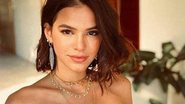 De top e mini saia, Bruna Marquezine mostra as curvas - Divulgação/Instagram