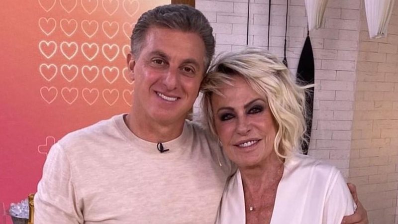 Ana Maria Braga posa com Luciano Huck e o parabeniza - Reprodução/Instagram