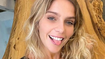 Isabella Santoni se diverte durante voo de asa delta - Reprodução/Instagram